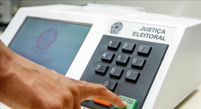 A urna eletrônica brasileira é usada desde 1996 nas eleições do país