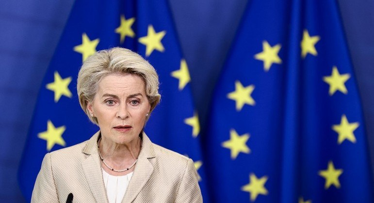 A presidente da Comissão Europeia, Ursula von der Leyen, propôs oitavo pacote de sanções contra a Rússia