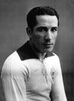 Uruguai 1930 - Guillermo Stábile - O primeiro artilheiro da história das Copas do Mundo foi um argentino. Em quatro jogos, foram oito bolas na rede.  