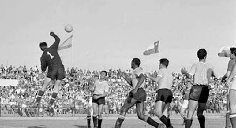 Uruguai - Copa do Mudo 1962 - Os uruguaios não se saíram bem na competição e foram precocemente eliminados da competição com duas derrotas e um empate.