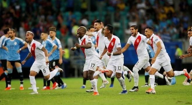 Peruanos vencem Uruguai nos pênaltis, após empate em 0 a 0 no tempo normal