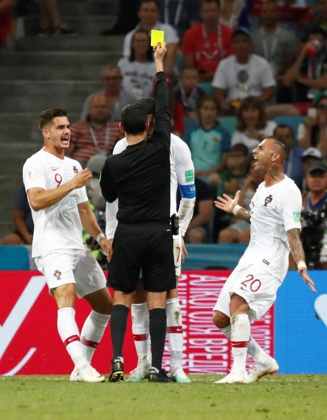 Cavani decide, Uruguai vence Portugal e vai às quartas da Copa