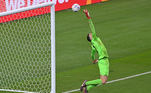 Goleiro dos Estados Unidos, Matt Turner, voou para salvar gol contra a Holanda