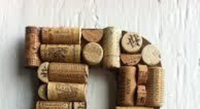 Use sua criatividade ao criar os moldes de letras na sua decoração