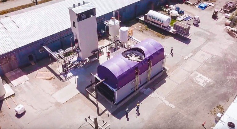 'A diferença é
que a tecnologia DAC realiza o processo muito mais rapidamente, com pouco
impacto ambiental e entregando o CO2 em uma forma pura e comprimida que pode
ser armazenada – subterrânea ou reutilizada', completa

