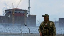 Ucranianos em usina nuclear trabalham sob pressão de armas russas, diz técnico