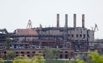 O complexo industrial de Azovstal é outro local que recebeu grande relevância, pois foi o último local de resistência na região de Mariupol. Depois de meses de combates intensos, a Rússia conseguiu tomar a siderúrgica e os cerca de 2.000 combatentes se renderam