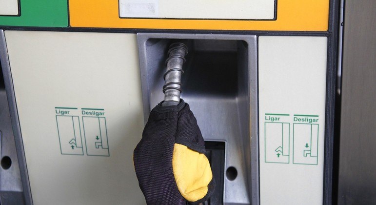 Bolsonaro disse que Petrobras começará a reduzir preço do combustível a partir desta semana