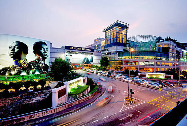 Utama Shopping Center (Selangor, Malásia) - Funciona desde 1995, numa região que antes era uma mina de estanho. Oito anos depois passou por ampliação e atualmente tem 650 lojas, numa área de 465 mil m².