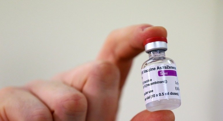 Brasil vai adotar esquema de 12 semanas entre aplicações para quem receber vacina de Oxford