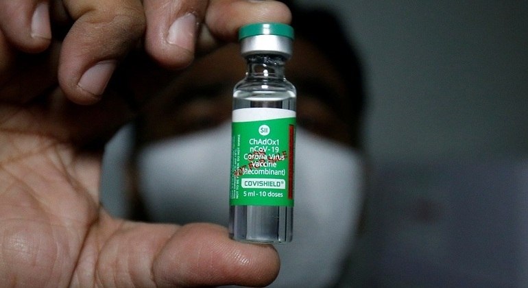 Brasil vai importar 2 milhões de doses da vacina de Oxford produzidas na Índia