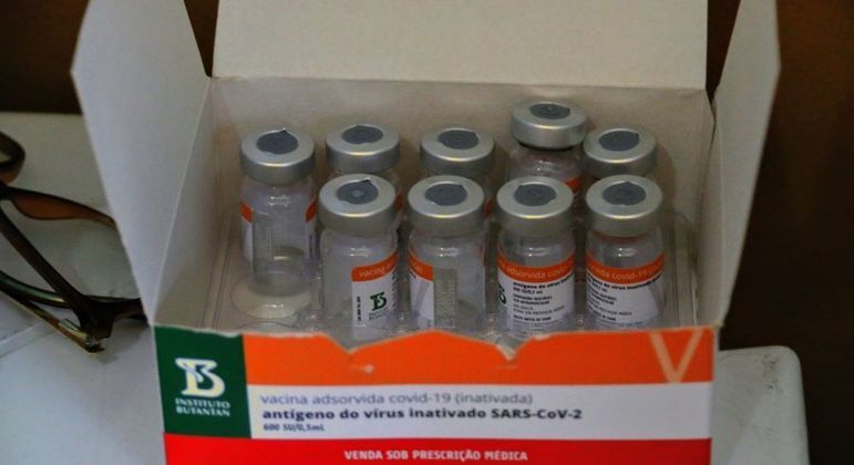 Novas doses da CoronaVac chegaram nesta quarta (24) aos estados brasileiros e já foram distribuídas para os postos de saúde