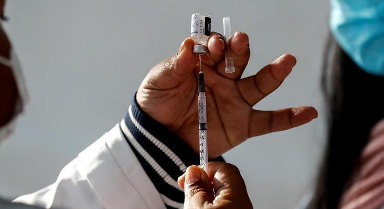 MP negou pedido de duas pessoas que queriam escolher vacina