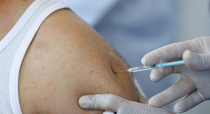 Brasileiros vacinados incentivam outras pessoas a se imunizarem
