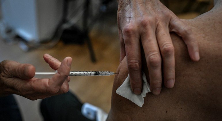 Governo de SP reduz intervalo da dose adicional da vacina contra a Covid-19 de 5 para 4 meses