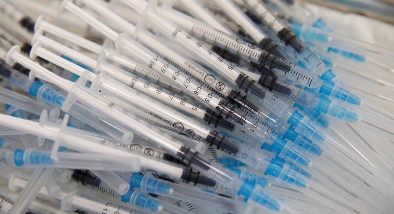 Desinformação e fake news prejudicam vacinação contra a covid-19