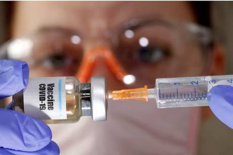 Pesquisadores buscam vacina para a covid-19