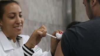 BH tem domingo de vacinação contra Covid-19, gripe e meningite C