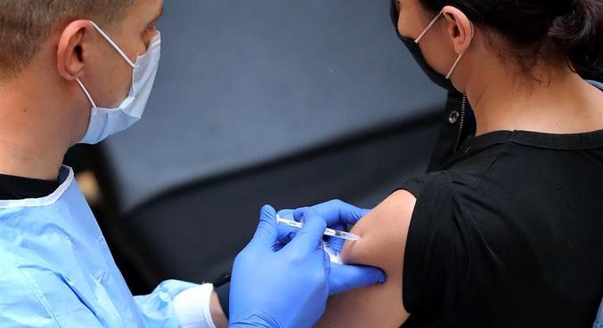 Pessoas não vacinadas deverão apresentar o resultado de testes
