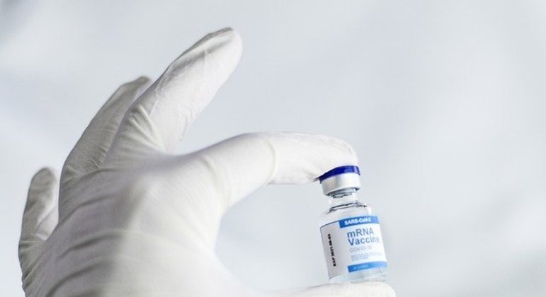 Cerca de 64,7% das pessoas já receberam ao menos uma dose do imunizante

