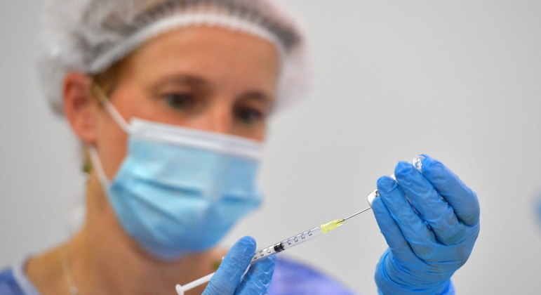 Vacina da AstraZeneca é a mais usada no Brasil, corresponde a 40,5% das aplicações
