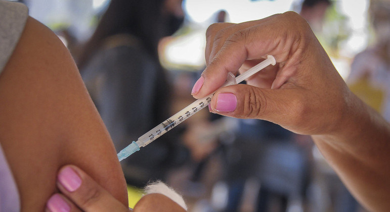 Público com 45 anos ou mais está elegível para receber quarta dose da vacina contra a Covid-19
