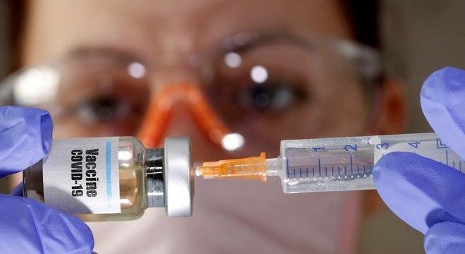 A vacina de Oxford produziu resposta imunológica em seus primeiros testes
