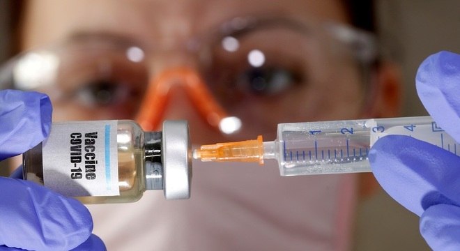 Rússia conclui ensaios clínicos de vacina contra covid-19
