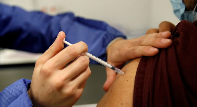 França abre vacinação contra covid-19 para todos acima de 18 anos