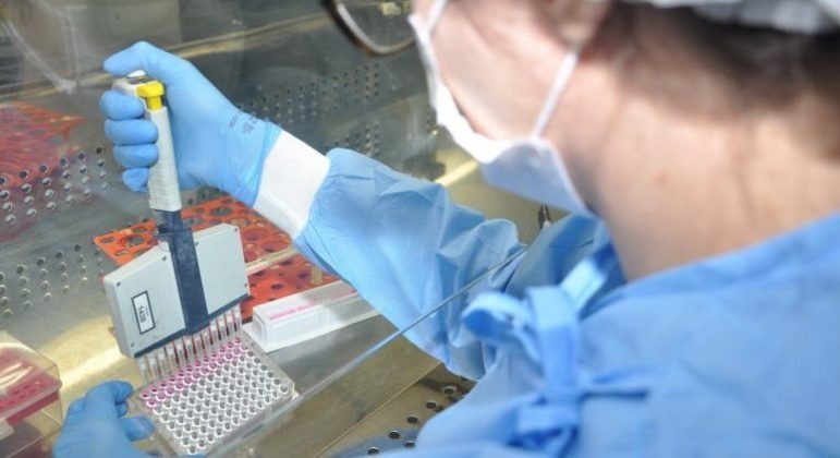 Fiocruz quer vacina bivalente contra gripe e covid-19 aplicada por spray nasal