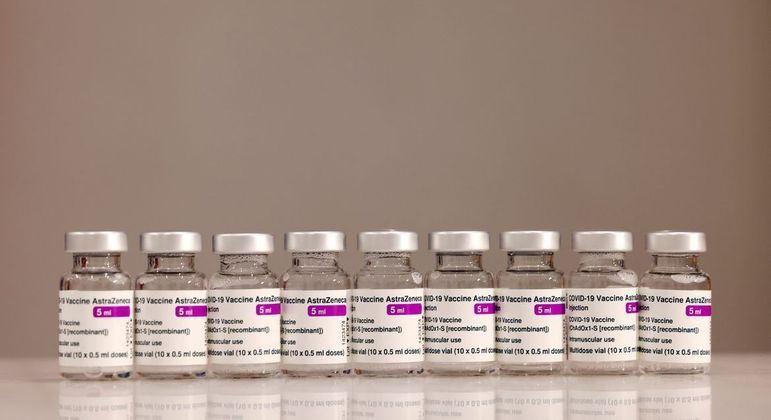 Vacina da Astrazeneca, produzida pela Fiocruz, integra novo lote do governo