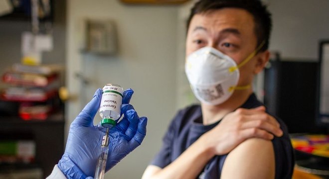 China tem três vacinas com testes em humanos