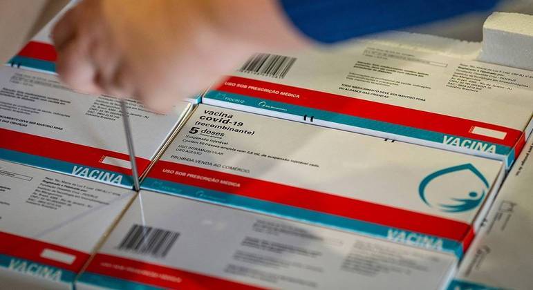 Fiocruz enfrentou dificuldades para conseguir liberar primeiros lotes de vacina