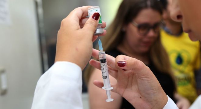 Capital terá tendas de vacinação contra gripe, imunização começa nesta segunda