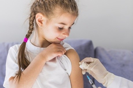 Vacina contra HPV é oferecida gratuitamente pelo SUS