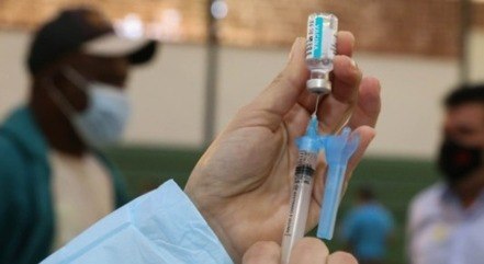 Vacina chega a todos os adultos até sábado (4)