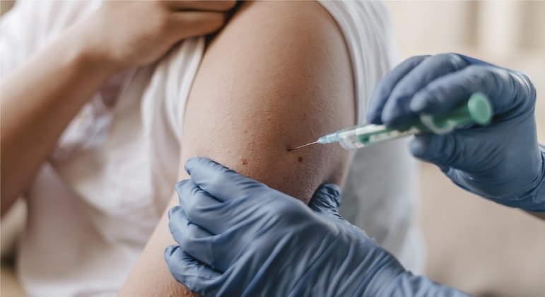 Anvisa autorizou que vacina da UFRJ seja testada em humanos
