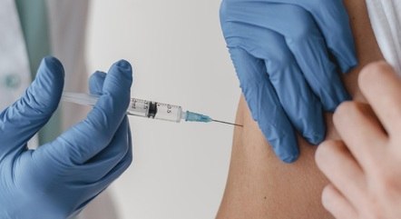 Público com 36 anos recebe a primeira dose