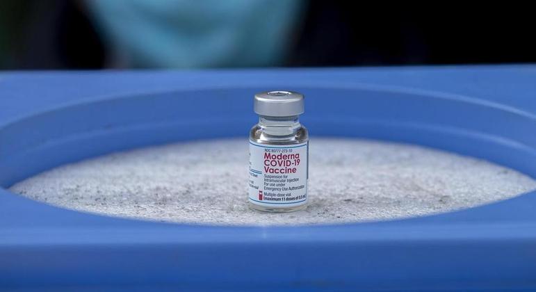 Moderna planeja lançar vacina atualizada contra variantes ainda neste ano