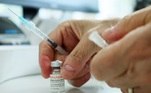 A Agência Europeia de Medicamentos (EMA) anunciou na sexta-feira (22) que aprovou a ampliação do uso de uma vacina contra a varíola para combater a propagação da varíola do macaco. 
