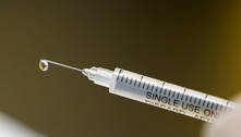 Anvisa e AstraZeneca tratam de uso emergencial da vacina de Oxford