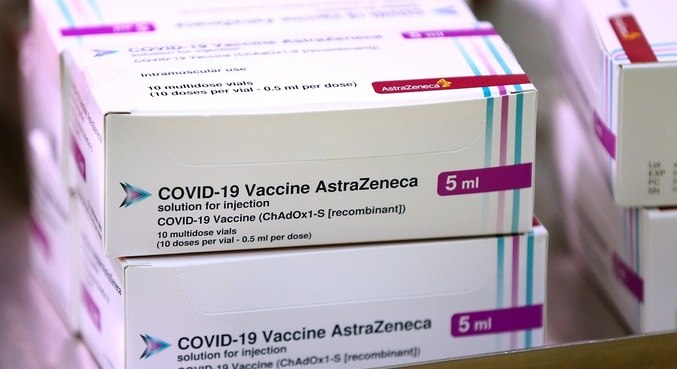 Pedido de uso de 2 milhões de doses vacina de Oxford será avaliado domingo