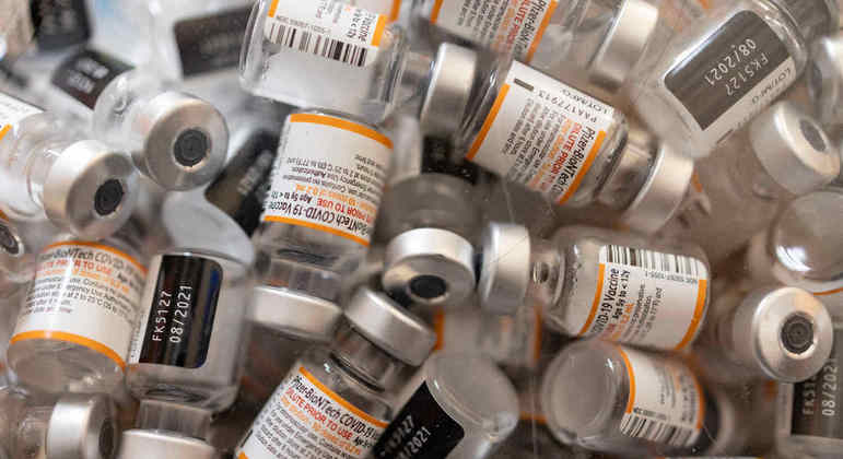 Vacina bivalente da Pfizer pode ter relação com casos de AVC isquêmico