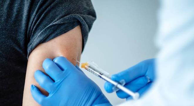 O governo federal negocia a compra de 70 milhões de doses da vacina da Pfizer