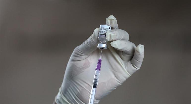 Apenas 18% das pessoas tiveram que comprovar vacinação em lugares públicos, diz pesquisa