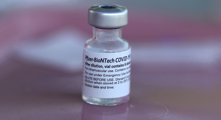 Vacina da Pfizer começou a ser aplicada em dezembro em alguns países