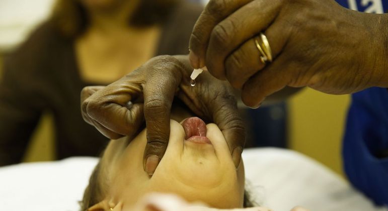 Vacina de poliomielite é destinada para crianças e adolescentes