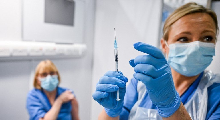 Profissionais da saúde pública que não se vacinarem poderão perder o emprego