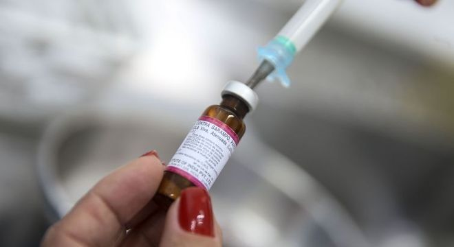 Vacina tríplice viral protege contra o sarampo, caxumba e rubéola 