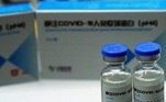 Até o momento, a China autorizou que dois tipos de vacinas experimentais ainda não homologadas da empresa Sinopharm sejam recebidas por quase um milhão de trabalhadores e estudantes que tiveram de viajar para o exterior